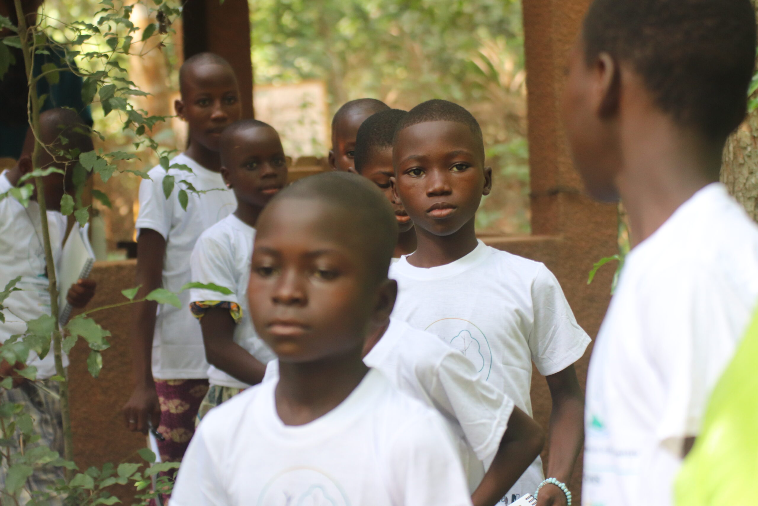 Activité d’éducation environnementale sur la conservation du singe à ventre roux auprès des enfants d’Agonvè et d’Azilidji